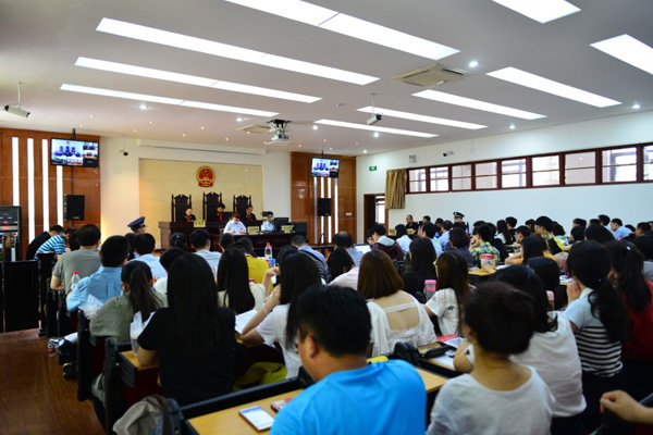 深圳律师庭上分清是非 庭下调解成功
最高法六巡在西安交大开庭纪实 - 中华人民共和国最高人民法院