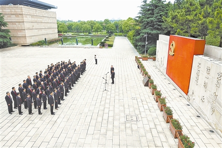 深圳律师永葆初心本色 忠诚履职尽责


	——人民法院队伍建设工作综述
 - 中华人民共和国最高人民法院